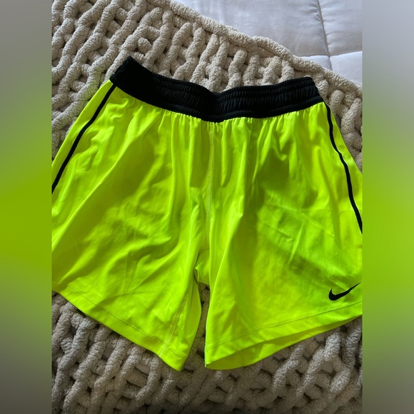 LOT of nike and under armour clothing - Picture 2 of 16